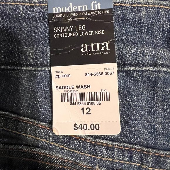 a.n.a. Modern Fit Skinny Leg Contoured Lower Rise Saddle Wash Jeans - Picture 5 of 7